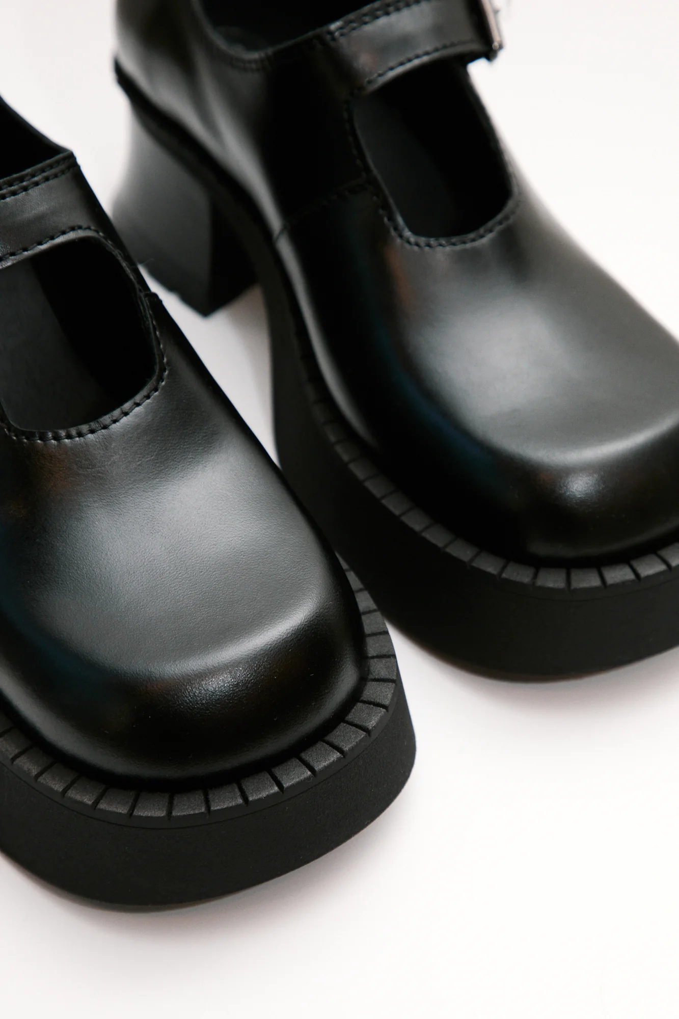 Birgit Brogues | Black - Image 3