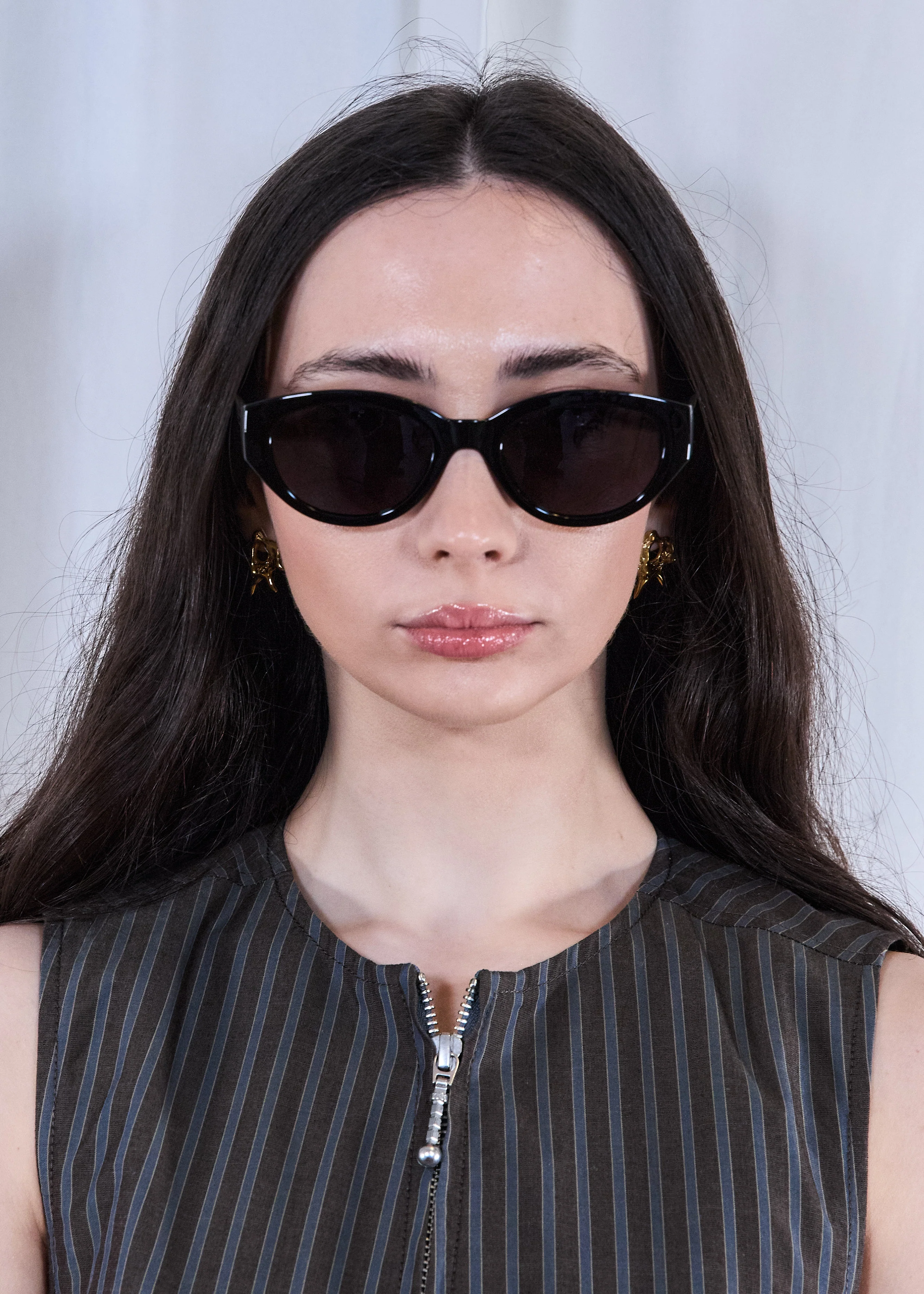 Winnie Black Sunglasses - Image 3
